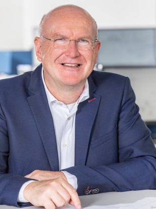 SCHWEISSEN & SCHNEIDEN: 
		Bernhard Hahner
	