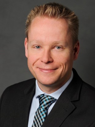 SCHWEISSEN & SCHNEIDEN: 
		Portrait Benedikt Allebrodt
	